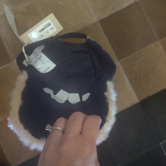 13DE Marzo Bear Hat OS New - Picture 4 of 5